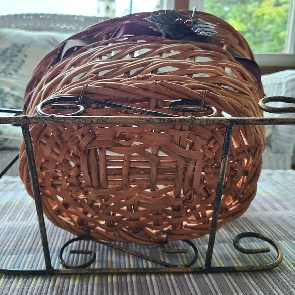 Holiday Large Wicker And Wrought Iron Sleigh Basket Holly Leaves And Berries - Picture 10 of 10